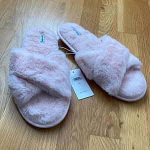 SPLENDID Faux Fur light pink slippers